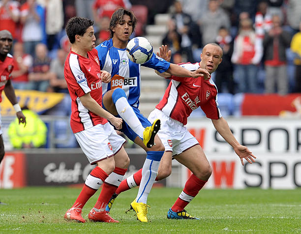 台上具有竞 台上具有竞