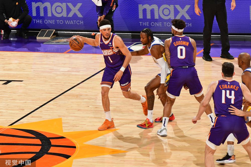 C罗女友乔治娜分享工作照：妆容精致 神情认真(图)_动态_照片_配文.