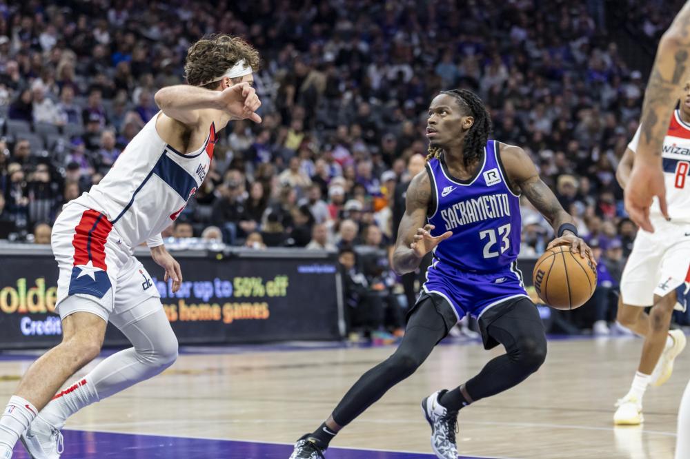 萨卡在起脚 萨卡在起脚